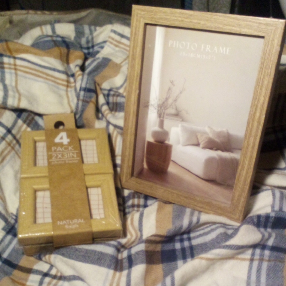 NWT! Rustic Oak Picture Frame w/ 4 mini Frames